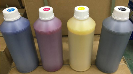 Bright color, high color fastness, resistance to washing and scratching.